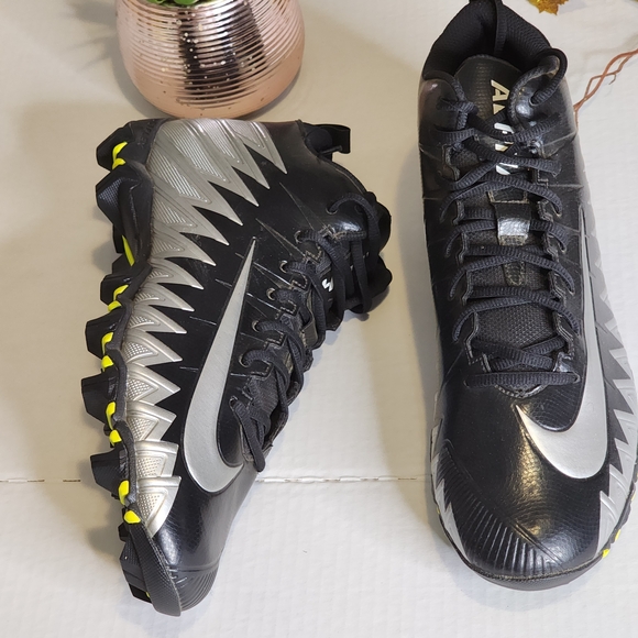Nike Black and Silver Men's Soccer Cleats - Picture 1 of 6
